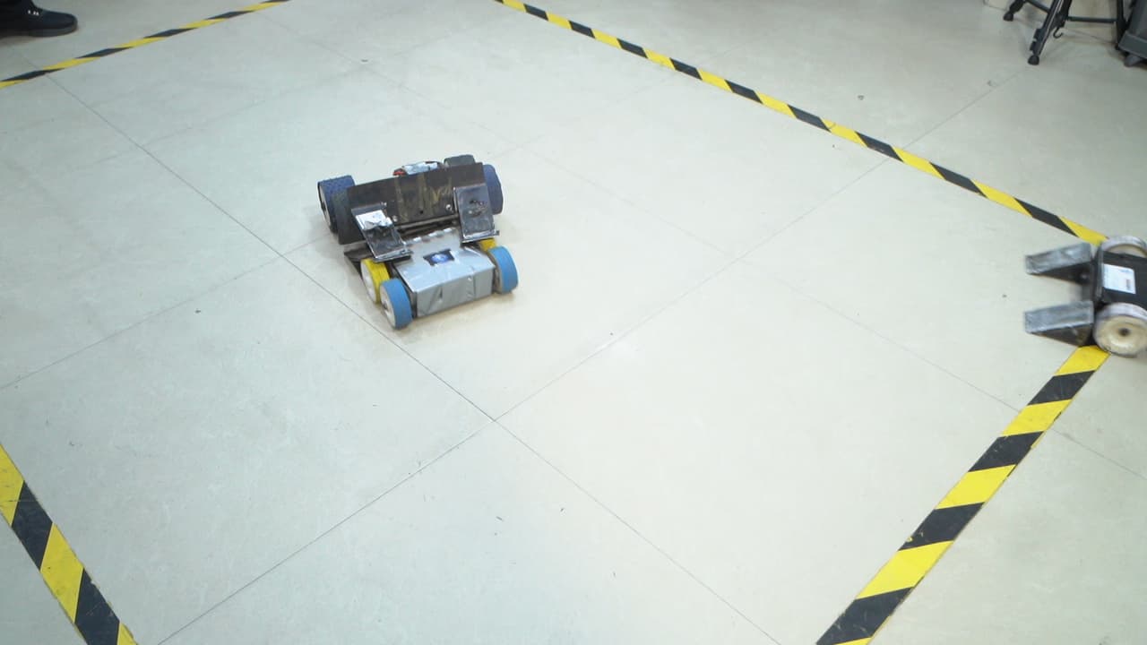 Autonomous sumo robots competing in the circular arena at Sumo Wars: First Edition 2026, organized by Robotic Sir AI India photo 2
