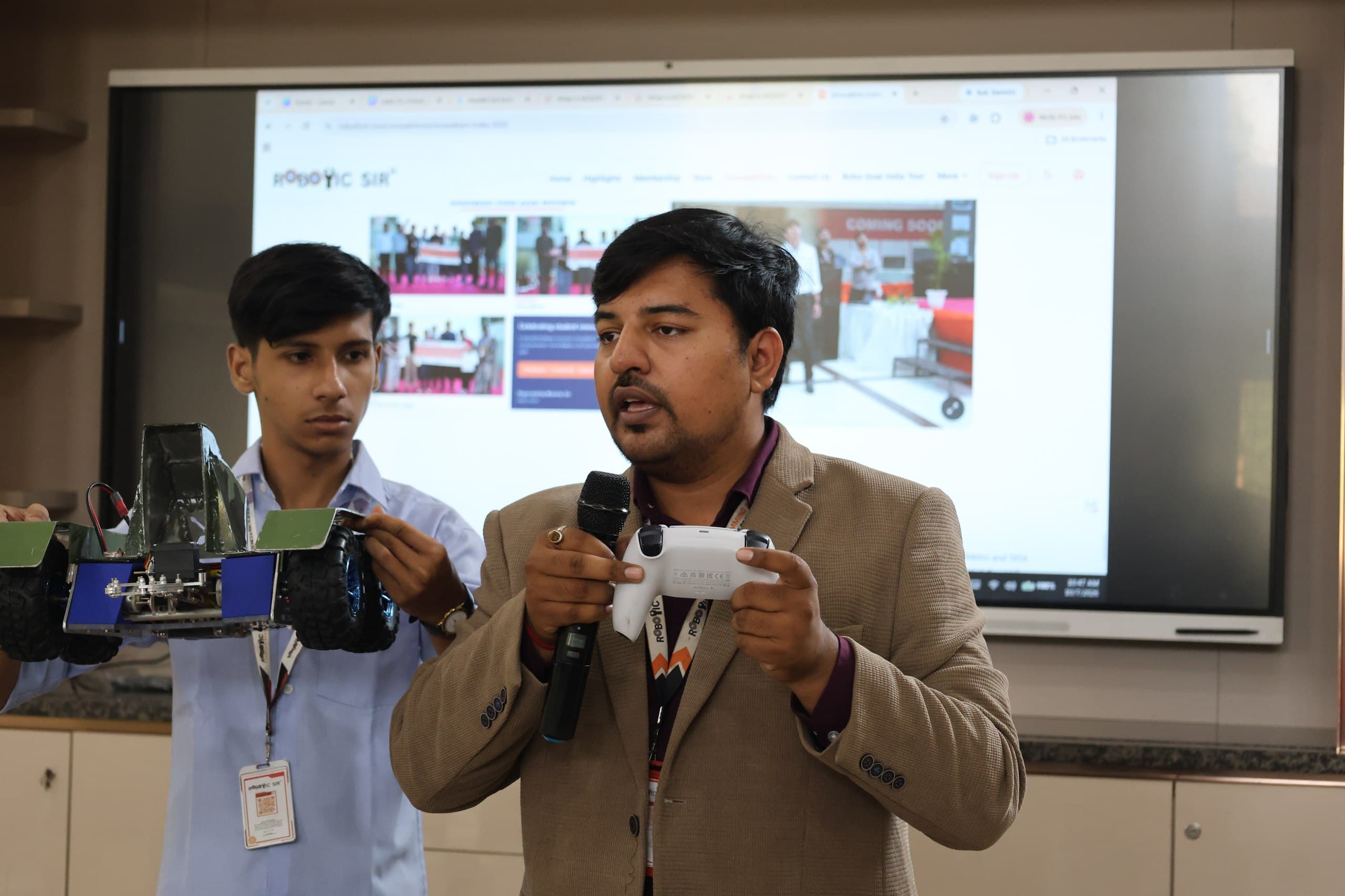 Jain Bharti Core Electronics Workshop by Robotic Sir photo 2