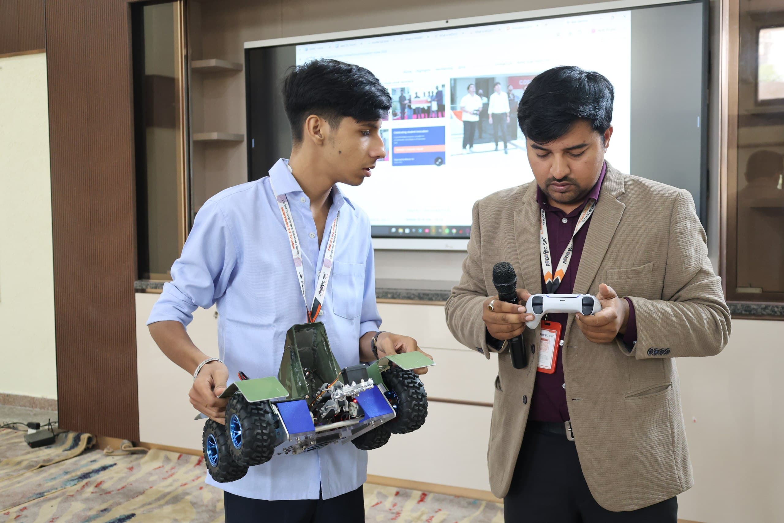 Jain Bharti Core Electronics Workshop by Robotic Sir photo 3