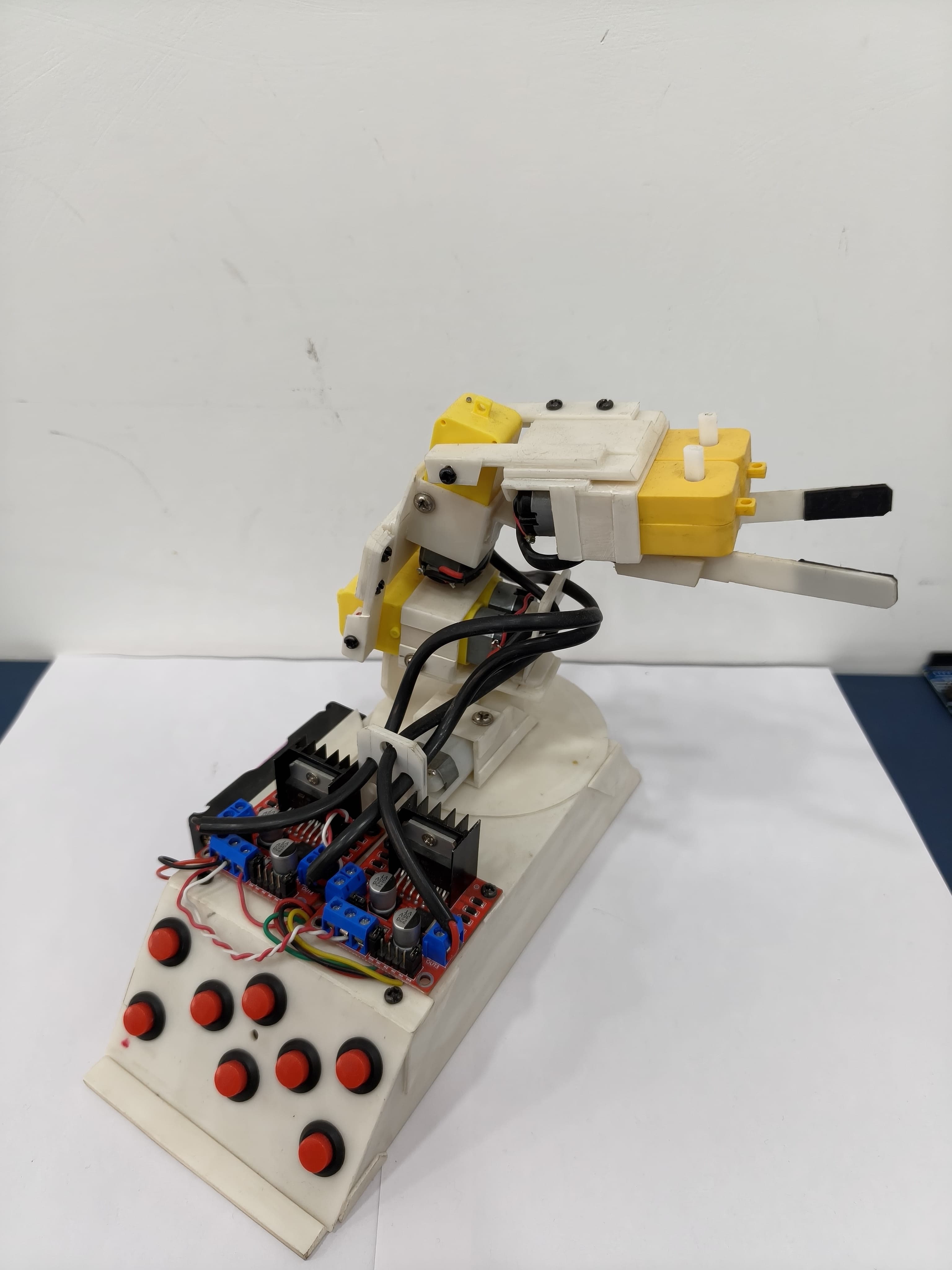 4-Axis Robotic Arm robotics project by Robotic Sir